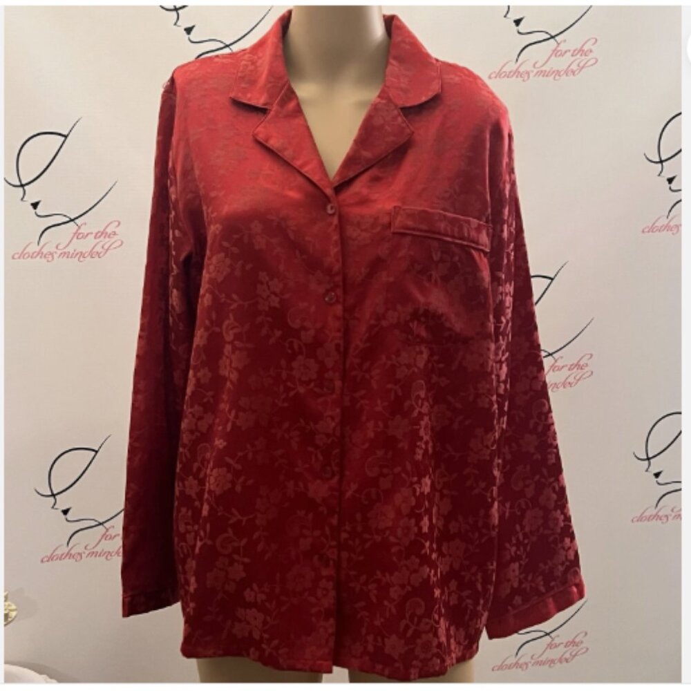 Enchanting. Size Medium. Red PJ Pajama Top. Damask. Cotton Poly. B129